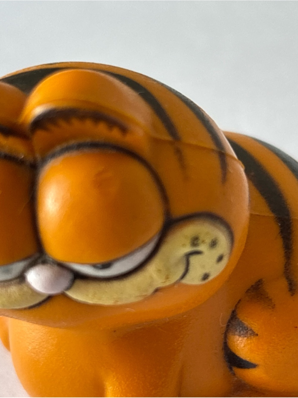 Vintage 1981 Garfield PVC Figure UFS Hong Kong 1.75” Mini Figurine - Picture 4 of 9